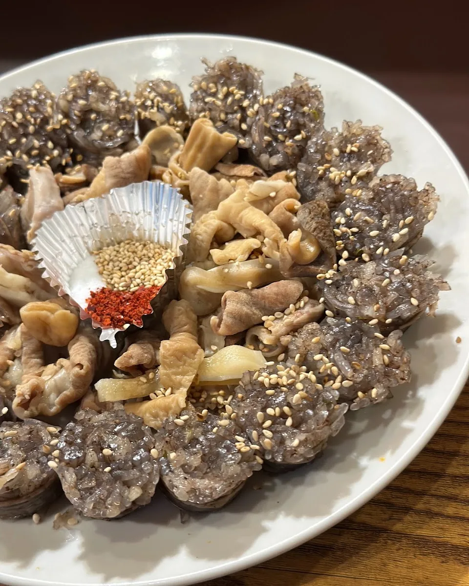 炭火焼肉アレンモク 上野本店 · 10